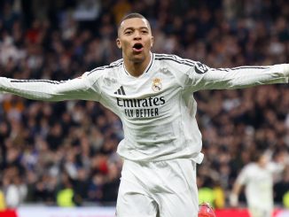 Kylian Mbappe khoác số 10 hào quang: Real Madrid dằn mặt Vinicius
