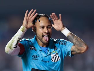 Neymar Nổi Loạn: Khi Sao Bóng Đá Hóa Gương Báo Mạng