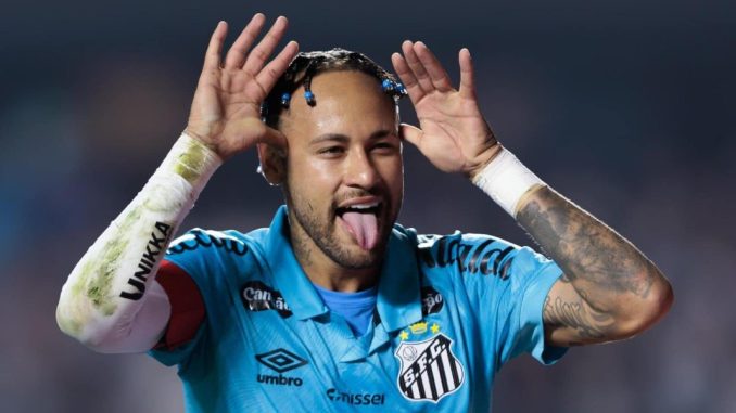 Neymar Nổi Loạn: Khi Sao Bóng Đá Hóa Gương Báo Mạng