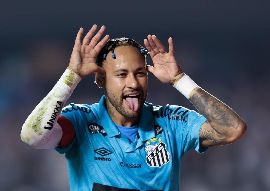 Neymar Nổi Loạn: Khi Sao Bóng Đá Hóa Gương Báo Mạng